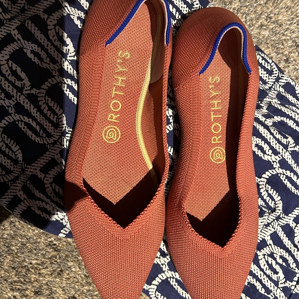 Size 9.5 Rothy’s coral point